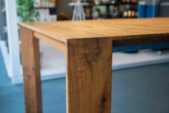 Esstisch SL 1 Ausziehbar Astnuss Naturgeölt mit Harzausguss