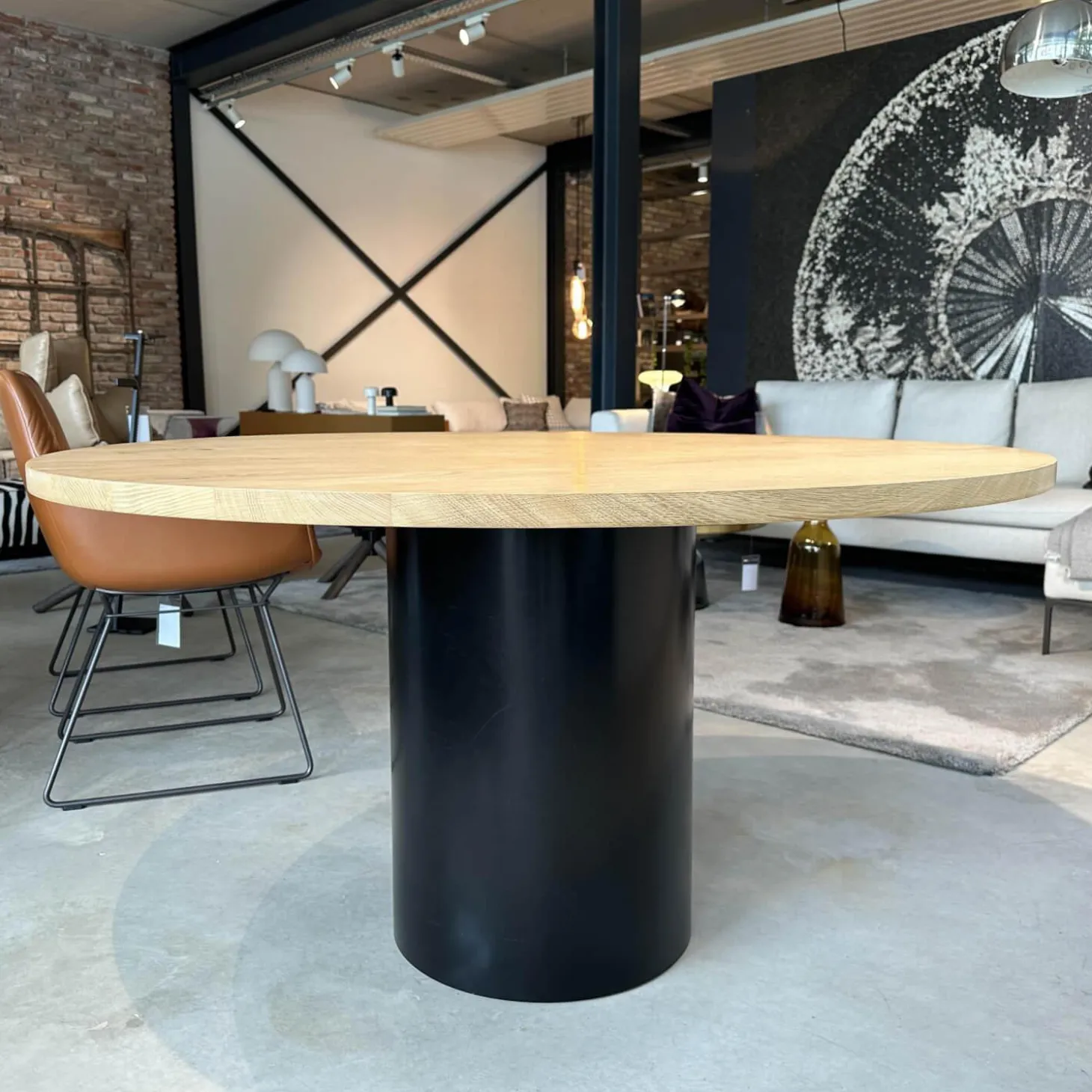 Esstisch TA20 Hiroki Eiche Geölt Stahlsockel Pulverbeschichtet Tiefschwarz