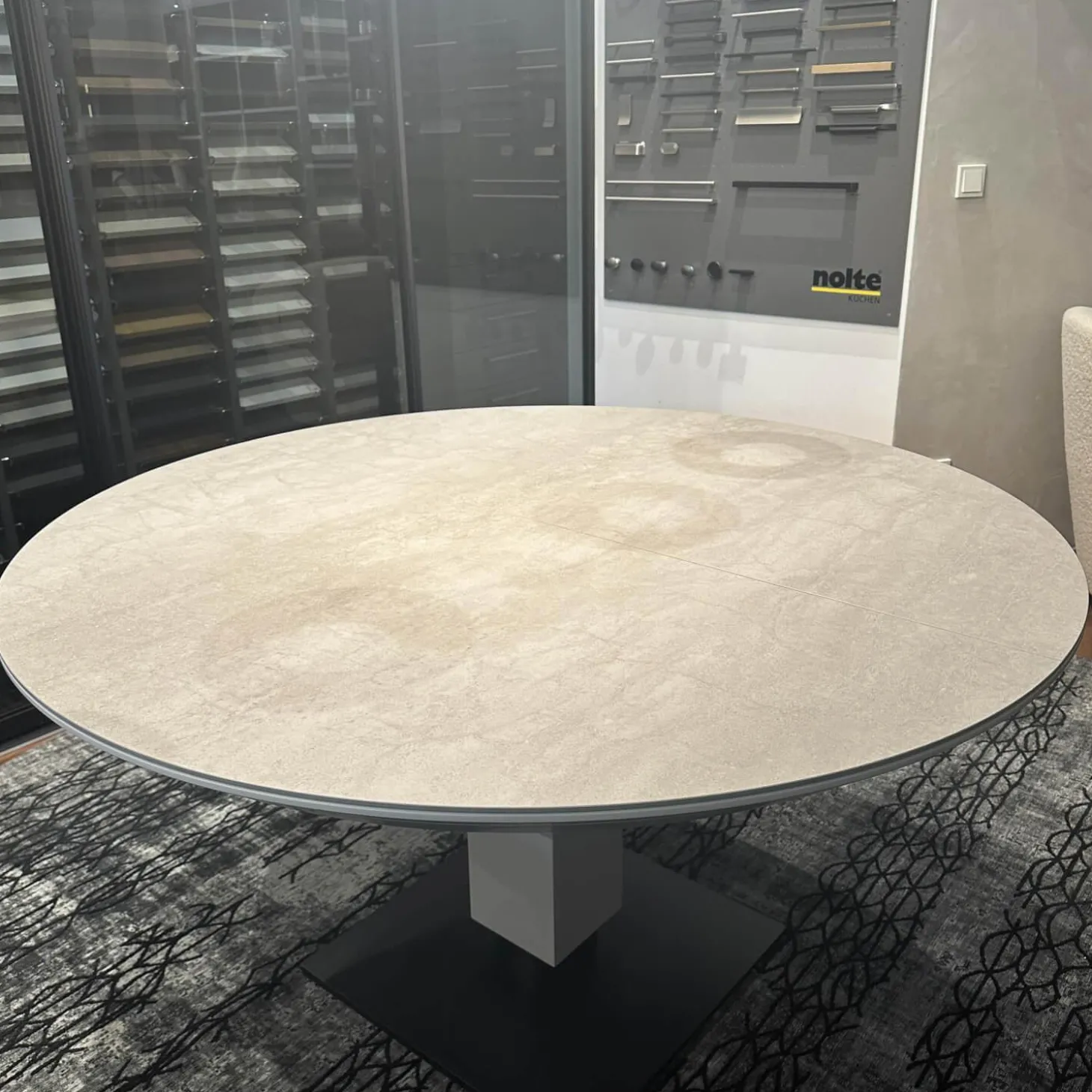 Esstisch Todo 6116 Platte Keramik Matt Rock Grigio Grau Säule Lack Matt Bodenplatte Metall Schwarz Tiefmatt Ausziehbar