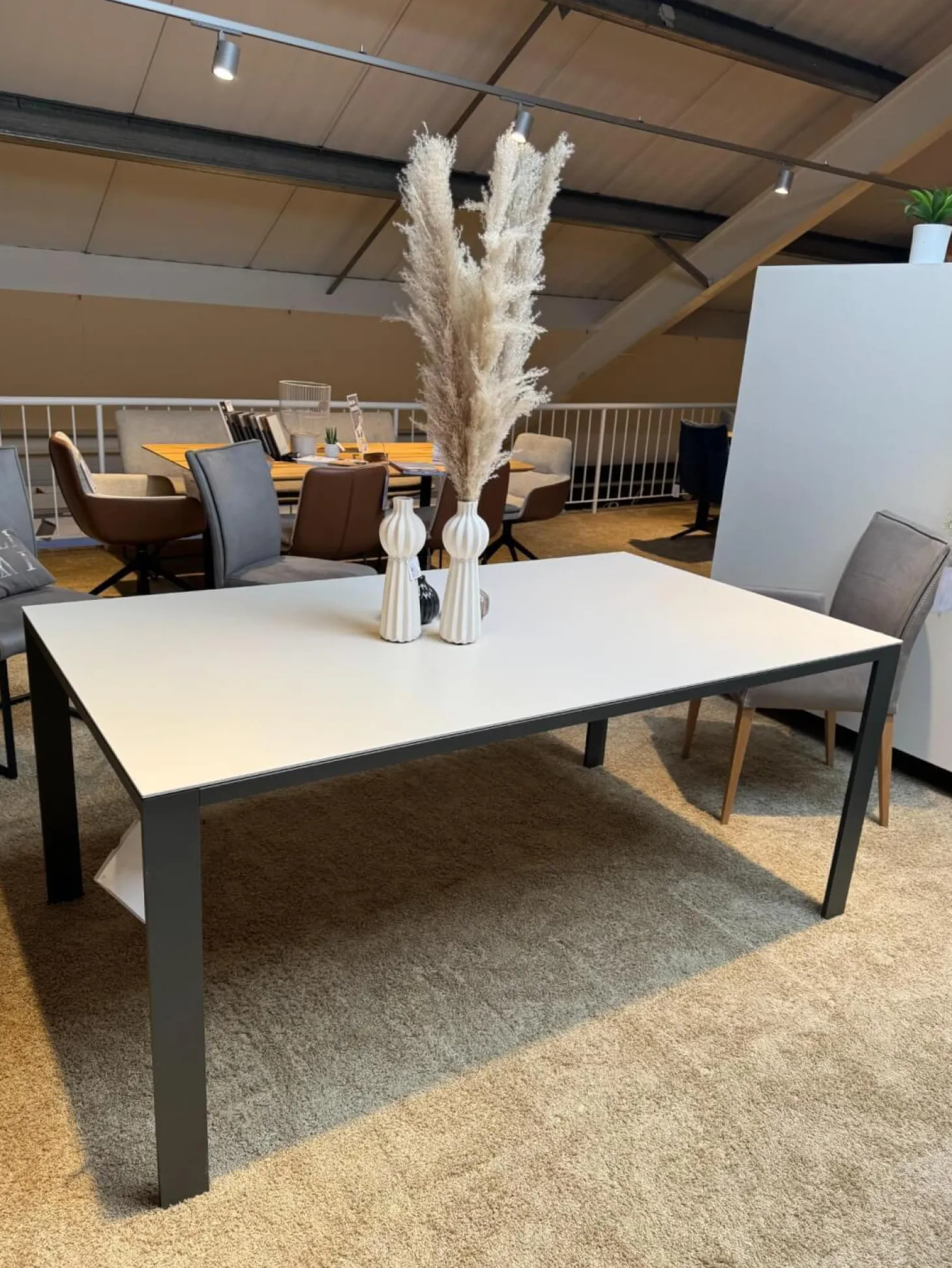 Esstisch Vitoria Tischplatte Keramik Weiß UF 0105 Gestell Metall Schwarz Pulverbeschichtet