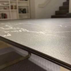 Esstisch WK 852-9 Tischplatte Keramik Marmor Schwarz Rundkufe Edelstahl Matt