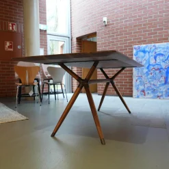 Esstisch X2 Platte Schwarznuss mit Splint Geölt Beine X-Förmig