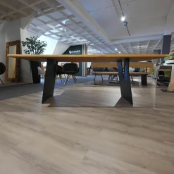 Esstisch Zweigl Z20 Platte Rustikale Asteiche Versiegelt Geölt Mit Mittelsteg Wangen Stahl Schwarzgrau