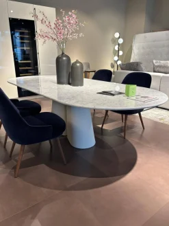 Estisch Pillar Oval 260x120 Weißer Carrara Marmor Fuß Beton