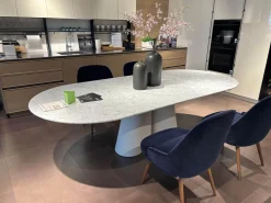Estisch Pillar Oval 260x120 Weißer Carrara Marmor Fuß Beton