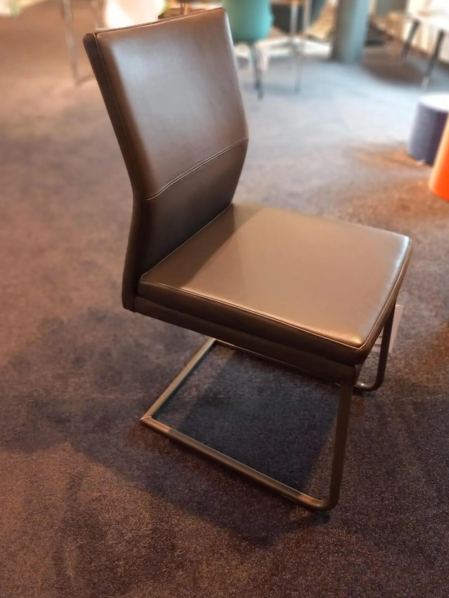 Freischwinger Katy 3 Leder Toledo Braun Gestell Edelstahl Gebürstet