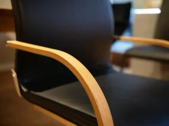 Freischwinger Magnum Semianilinleder L1 Black Schwarz Gestell Chrom Edelstahl Finish Armlehne Eiche