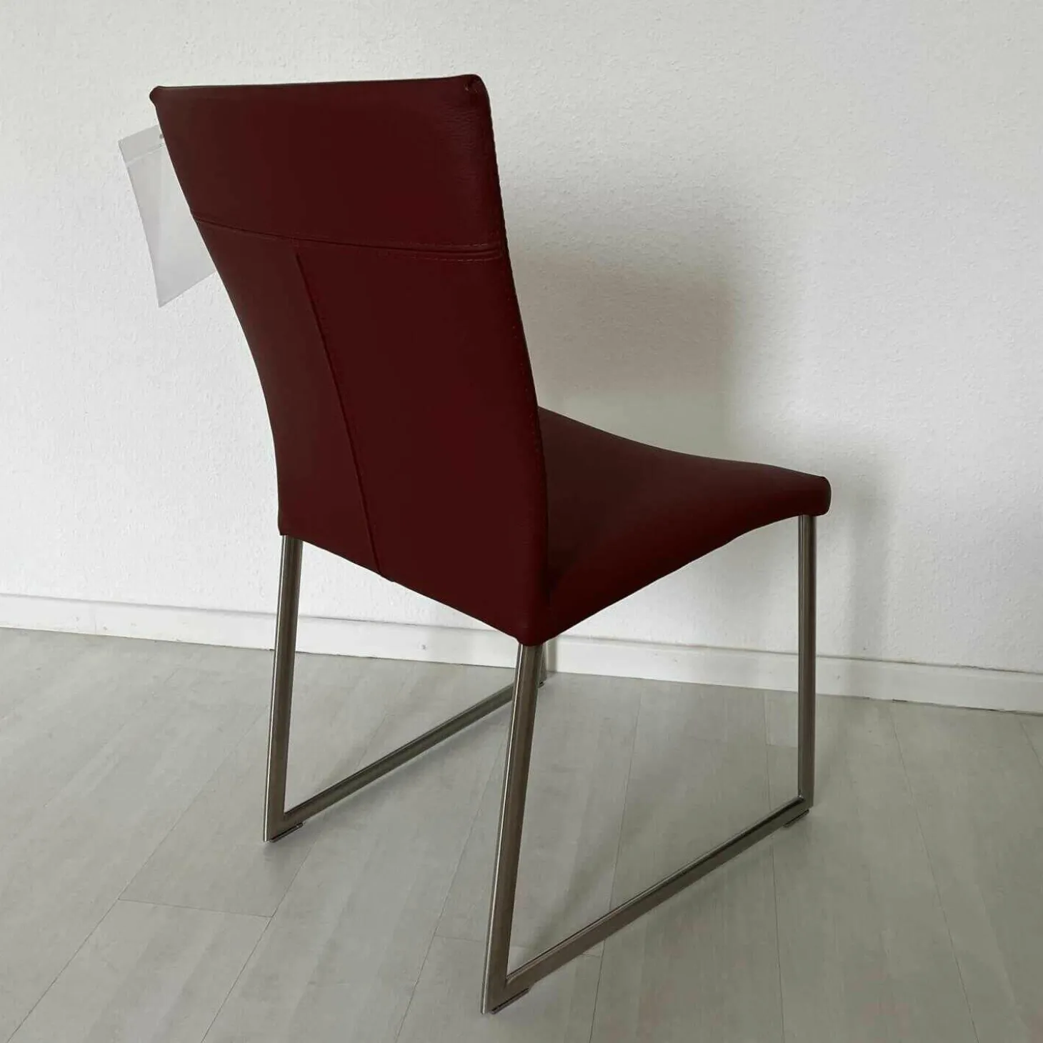 Freischwinger Stay Light Bezug Leder Toledo Cherry Kufengestell Edelstahl Matt