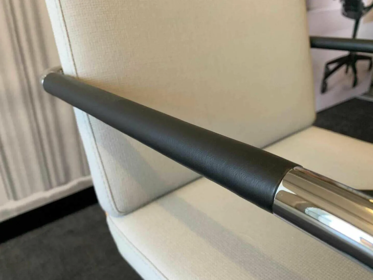 Freischwinger Stoff Cava 3 124 Achatgrau Gestell Chrom