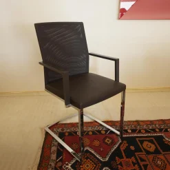 Freischwinger X15 Mit Armlehnen Sitz Leder Schwarz Rücken Gewebe Elastisch Schwarz Gestell Chrom Hochglanz