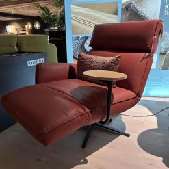 Funktionssessel Etino Leder B-Toro Reno Rot 5 Arm Drehkreuz Schwarz Matt Mit Tisch Wildeiche Natur Und Nierenkissen