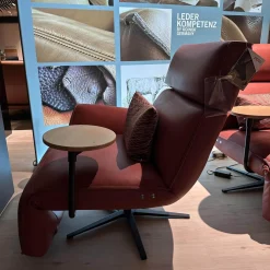 Funktionssessel Etino Leder B-Toro Reno Rot 5 Arm Drehkreuz Schwarz Matt Mit Tisch Wildeiche Natur Und Nierenkissen