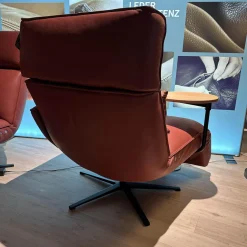 Funktionssessel Etino Leder B Toro Reno Rot 5 Arm Drehkreuz Schwarz Matt Mit Tisch Wildeiche Natur Und Nierenkissen