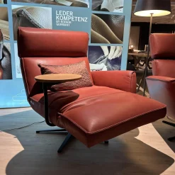 Funktionssessel Etino Leder B Toro Reno Rot 5 Arm Drehkreuz Schwarz Matt Mit Tisch Wildeiche Natur Und Nierenkissen