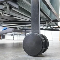 Funktionssofa Roro Small Stoff 4490 Grau Blau Fuß Chrom Glänzend Hinten Rollen Schwarz