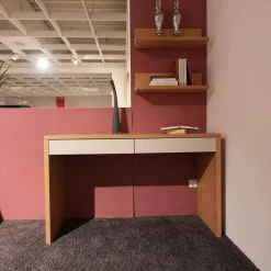 Funktionstisch Venue S 32 Korpus Asteiche Front Lack Seidengrau Inklusive Wandbord