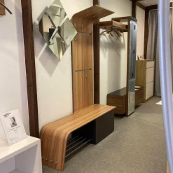 Garderobe Elli Nussbaum Furnier Glattlack Schwarz Paneel Bank Korpus