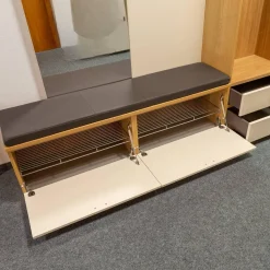 Garderobe Kira Eiche Sand Lack Crema Creme Leder 1 Hermes Bruin Schwarz Grau Griffe Metall