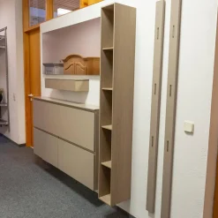 Garderobe Tando Glattlack 408 Terra Grau Beige Eiche Sahara Griffe Metall