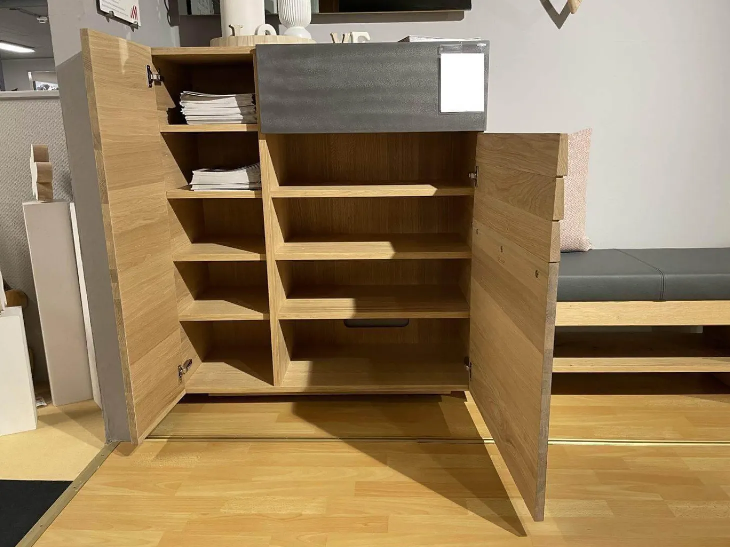 Garderobe V-Organo Wildeiche Rustico Schwarz Akzent Eisen Bezug Sitzbank Leder Anthrazit Grau