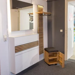 Garderobe Yonna Lack Weiß Holzlamellen Natur Gebürstet Stoff 97 Anthrazit Mit Beleuchtung