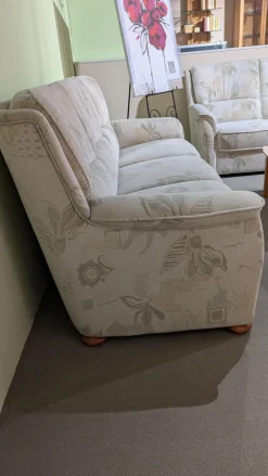 Garnitur 6150 Stoff Samanta 08 Quarz Grau Holzfuß Buche Gebeizt 3-2-1