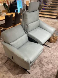 Garnitur 6270 Und 7270 Bezug Leder Longlife Soft 22 Jade Blau Grau Füße Metall Schwarz Inklusive Manuell Ausklappbaren Kopfstützen