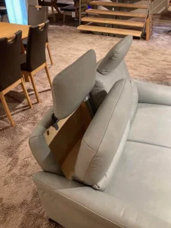 Garnitur 6270 Und 7270 Bezug Leder Longlife Soft 22 Jade Blau Grau Füße Metall Schwarz Inklusive Manuell Ausklappbaren Kopfstützen