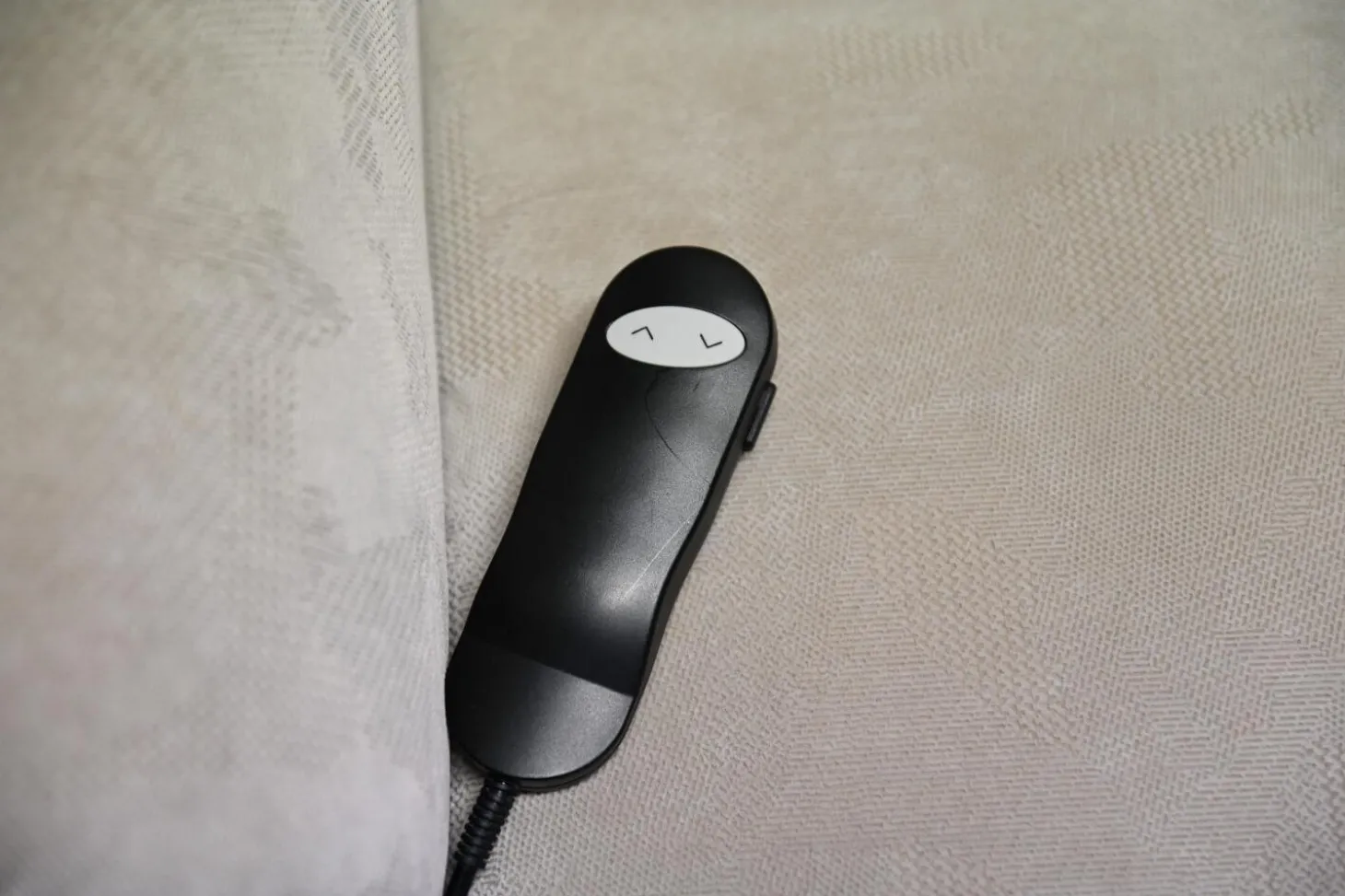 Garnitur Alina Stoff 03 Hellgrau 3-2-1 mit Vorziehbett und Sitztiefenverstellung Elektrisch