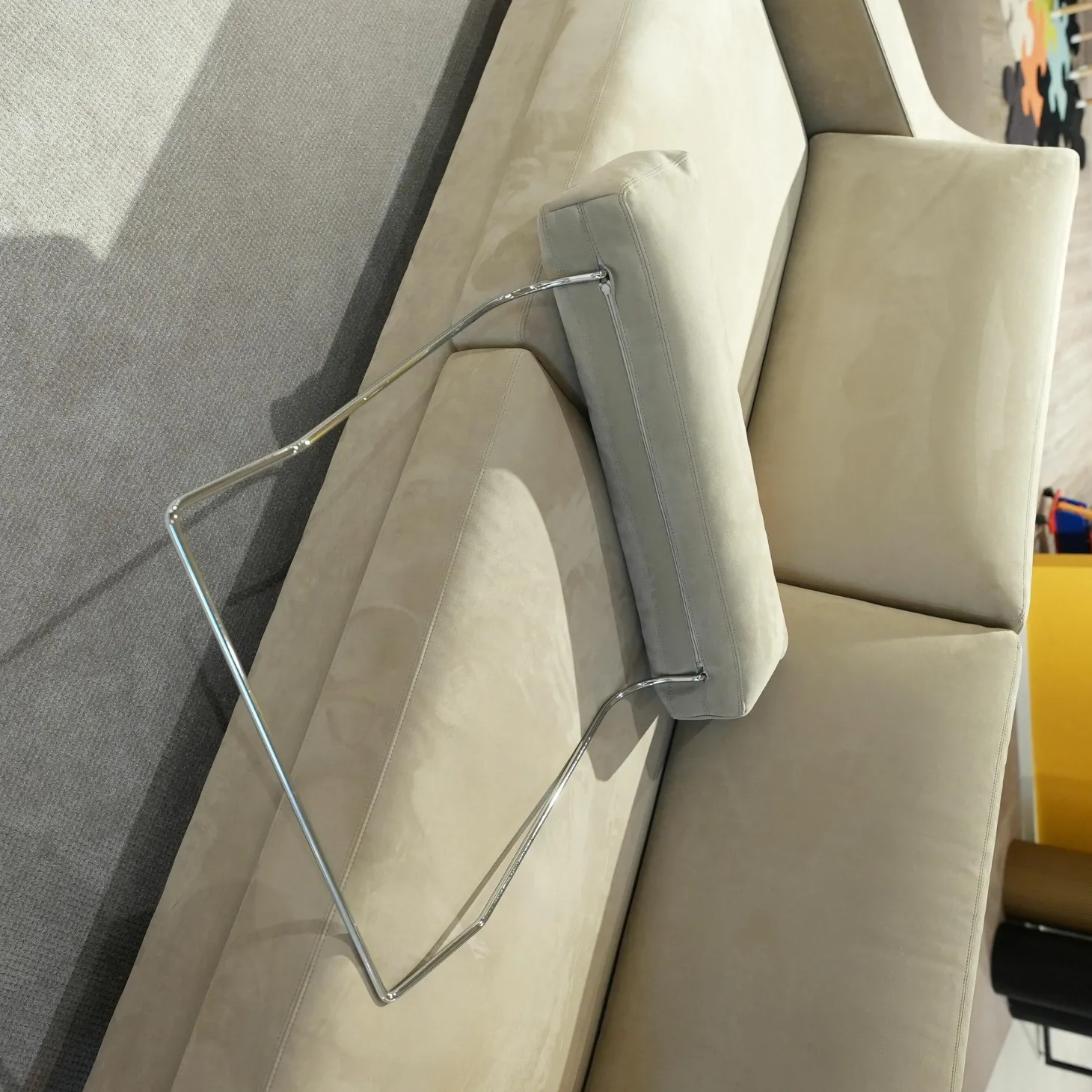 Garnitur Classics 2 Sofas Stoff Prestige Sand Creme Holzkufe Wenge Braun mit Kopfstütze