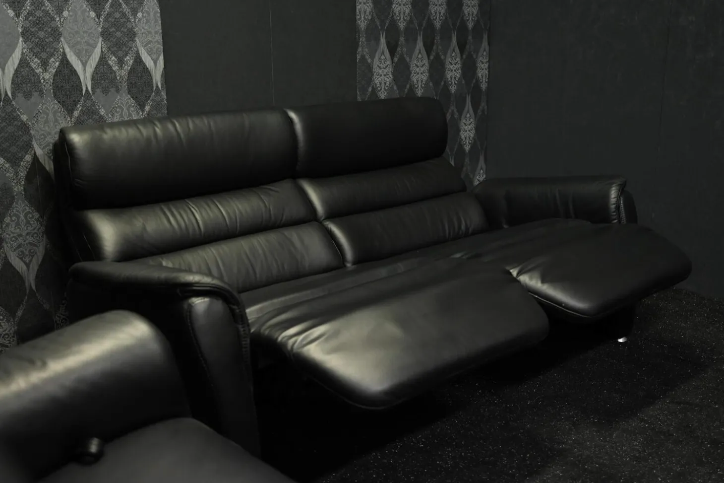 Garnitur Lenny Leder Dolcia schwarz mit 2 x Motor Relax +Heizung und 2 x manuell Relax