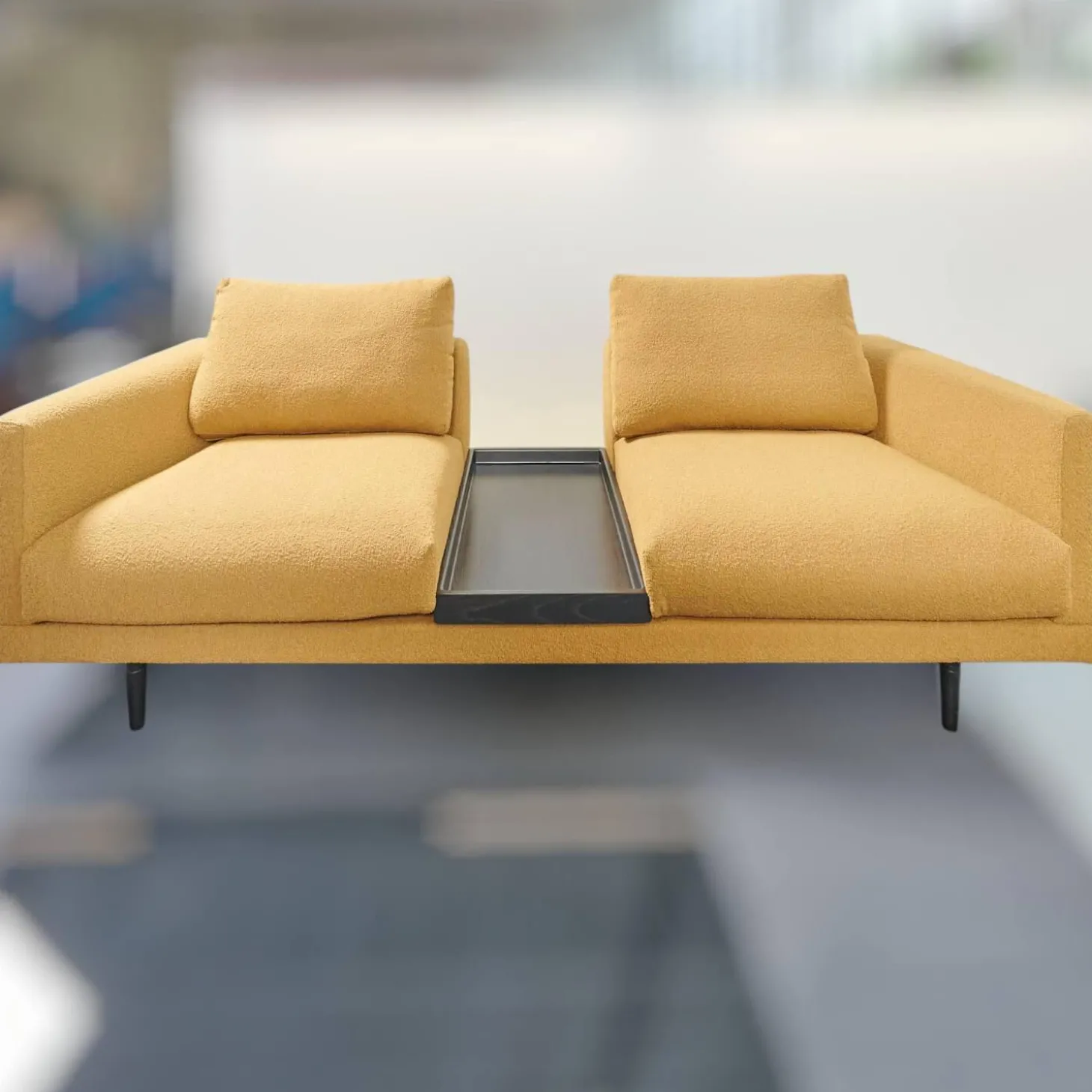 Garnitur Long Island 2/75 Stoff Promise JA1629/040 Gelb mit Tisch und Anbauelement