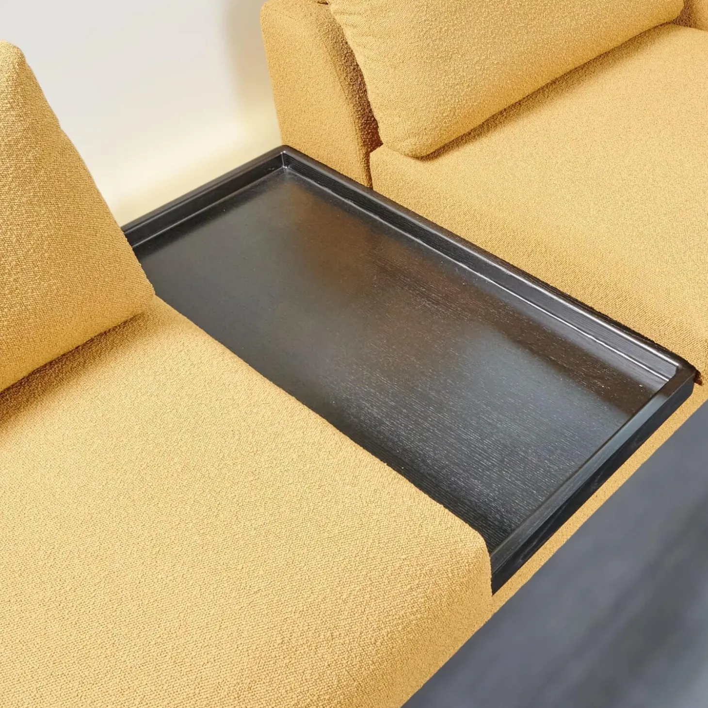 Garnitur Long Island 2/75 Stoff Promise JA1629/040 Gelb mit Tisch und Anbauelement