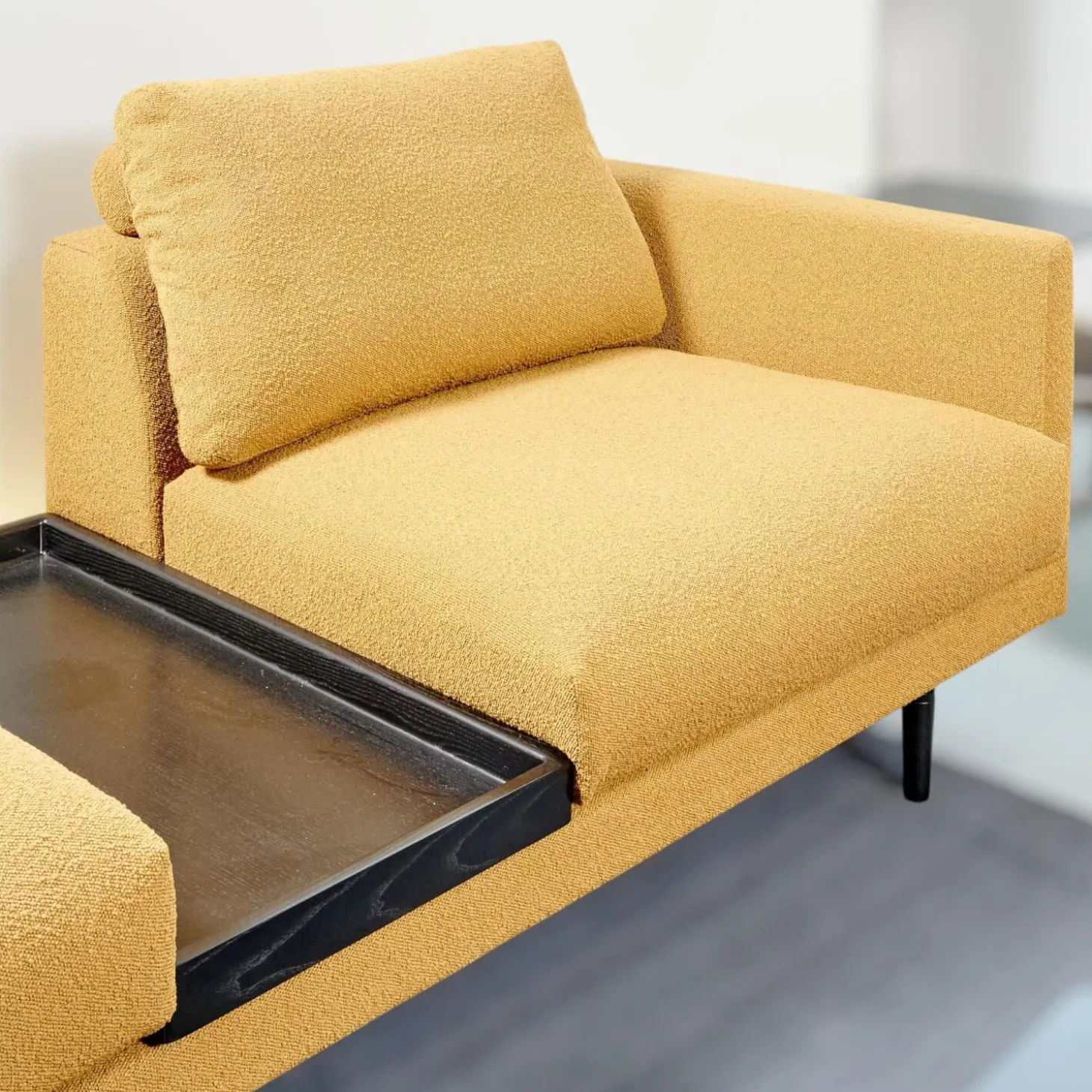 Garnitur Long Island 2/75 Stoff Promise JA1629/040 Gelb mit Tisch und Anbauelement