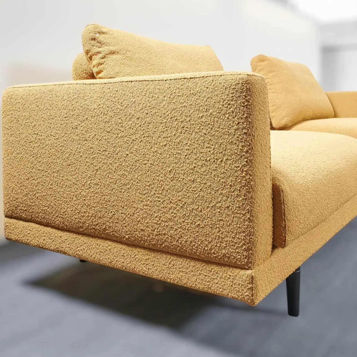 Garnitur Long Island 2/75 Stoff Promise JA1629/040 Gelb mit Tisch und Anbauelement