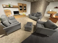 Garnitur Modena 220 Stoff Prairie 2022.78 Grau Füße Chrom 2 Sofas 1 Sessel 1 Hocker