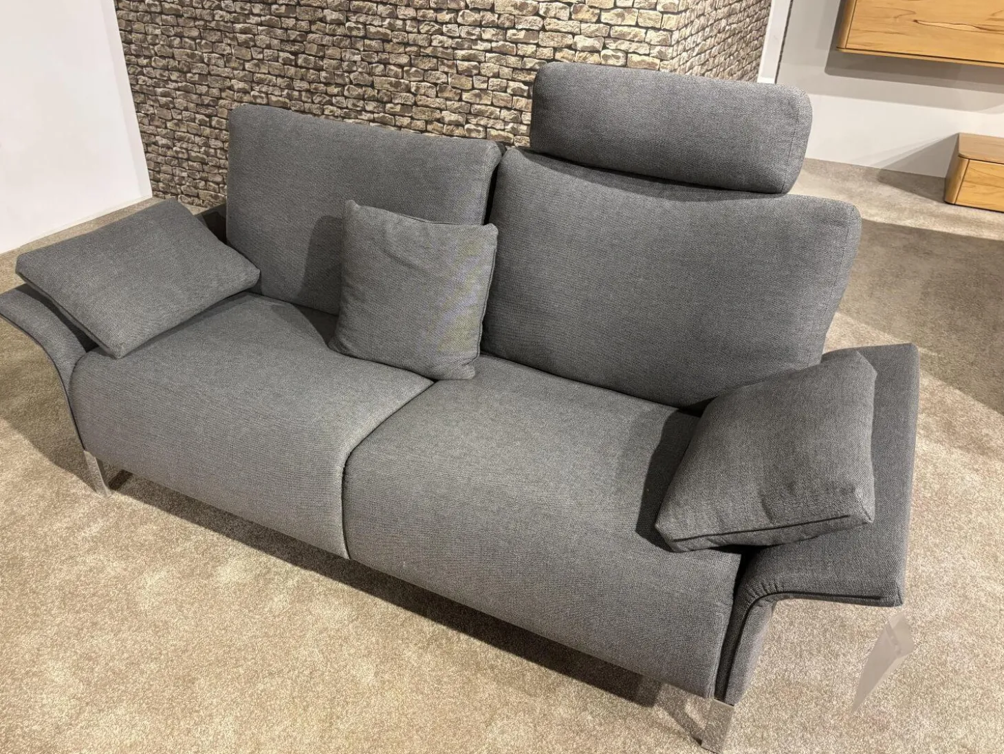 Garnitur Modena 220 Stoff Prairie 2022.78 Grau Füße Chrom 2 Sofas 1 Sessel 1 Hocker