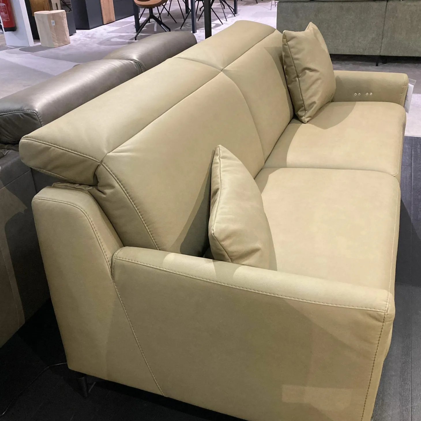 Garnitur MR9120 Stoff Lario Olive Grün Füße Stahl Schwarz Matt 2 Sofas