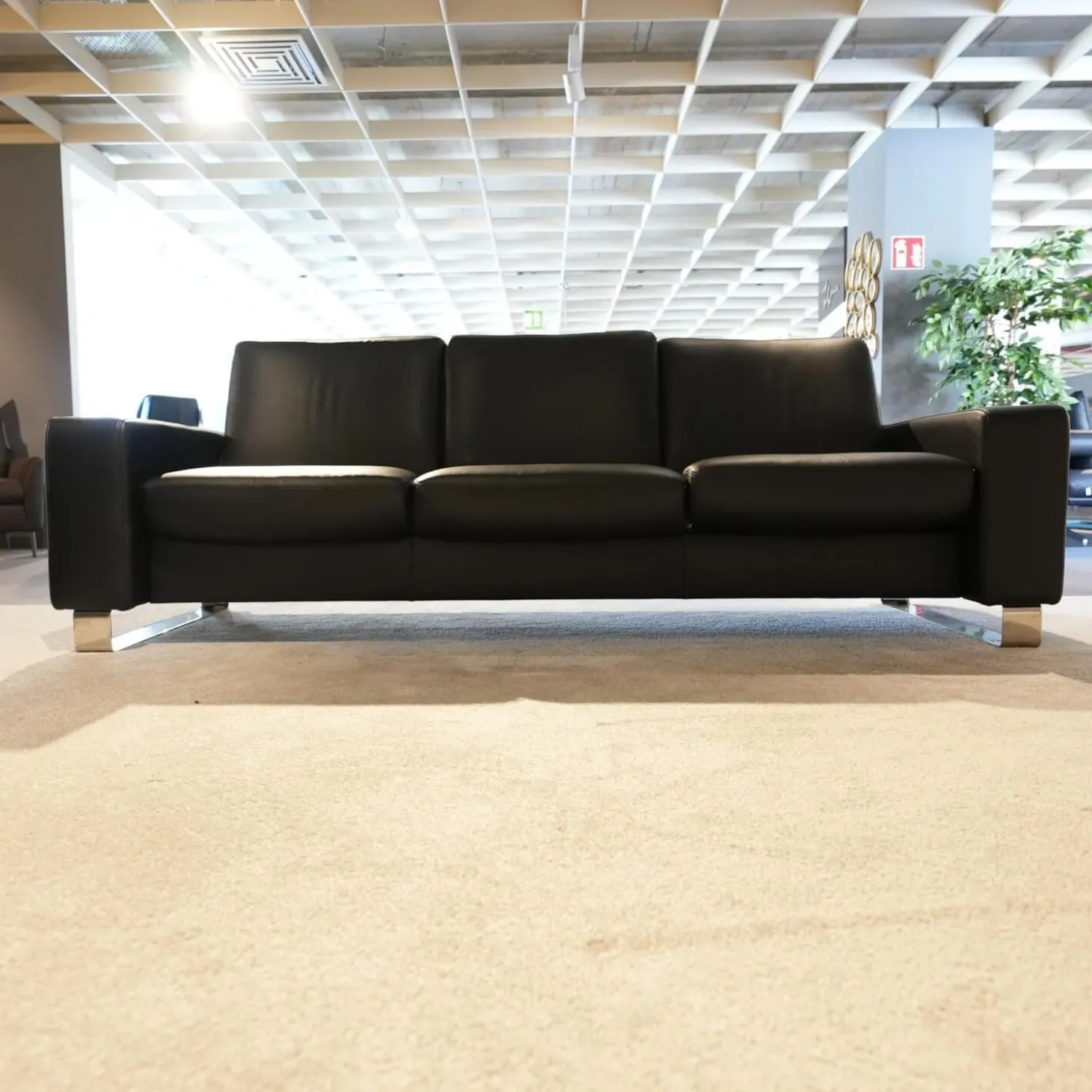 Garnitur Space Leder Paloma Schwarz Füße Edelstahl 2 Sofas