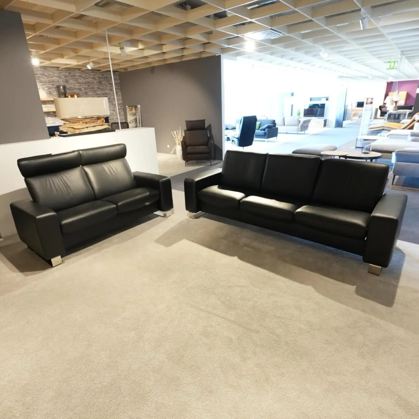 Garnitur Space Leder Paloma Schwarz Füße Edelstahl 2 Sofas