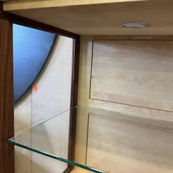 Geschirrschrank Delano Astiger Nussbaum Natur Geölt Innen Birke Mit Beleuchtung