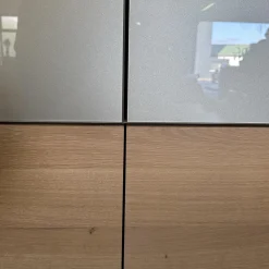 Geschirrschrank Fira Knorrige Eiche Puro Geölt Glas MO 137 Platin Glänzend Grau