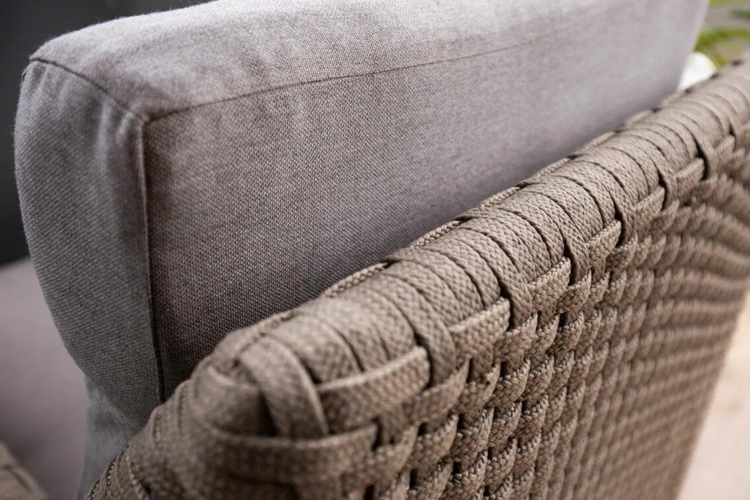 Highbacksessel Diamond Taupe Gestell Aus Aluminium Und CaneLine Weave Graphite