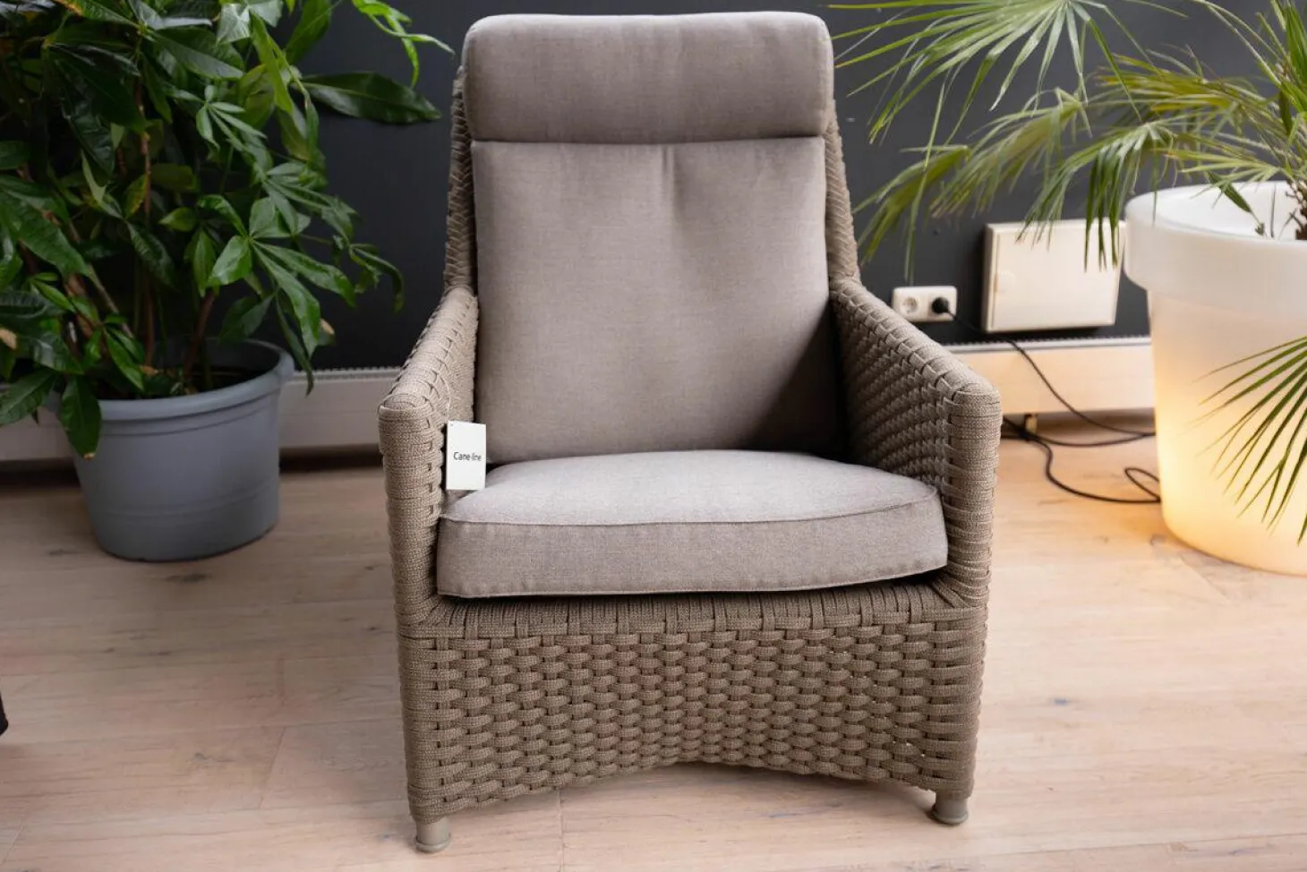Highbacksessel Diamond Taupe Gestell Aus Aluminium Und CaneLine Weave Graphite