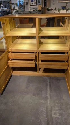 Highboard Caletta Kernbuche Teilmassiv Geölt mit Beleuchtung