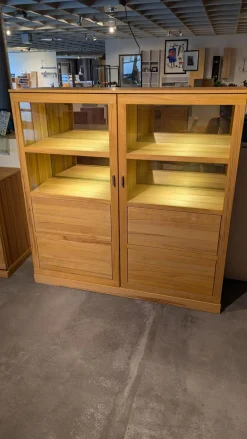 Highboard Caletta Kernbuche Teilmassiv Geölt mit Beleuchtung