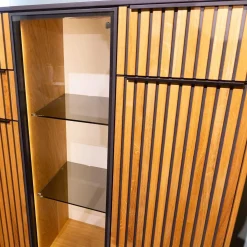 Highboard CRF Stav Asteiche Hell Massiv Geölt Metallkufen Alugriffleisten Schieferschwarz Mit Beleuchtung