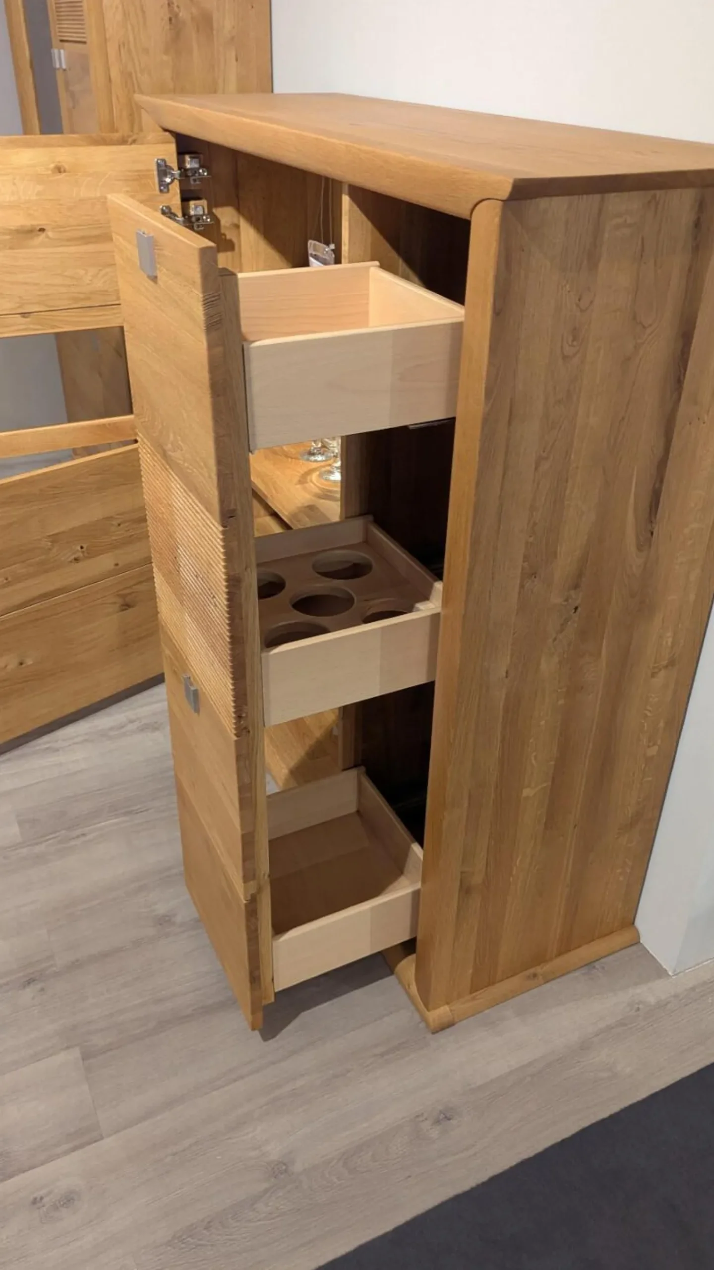 Highboard K2 Wildeiche Geölt Inklusive Beleuchtung Und Flaschenhalterung