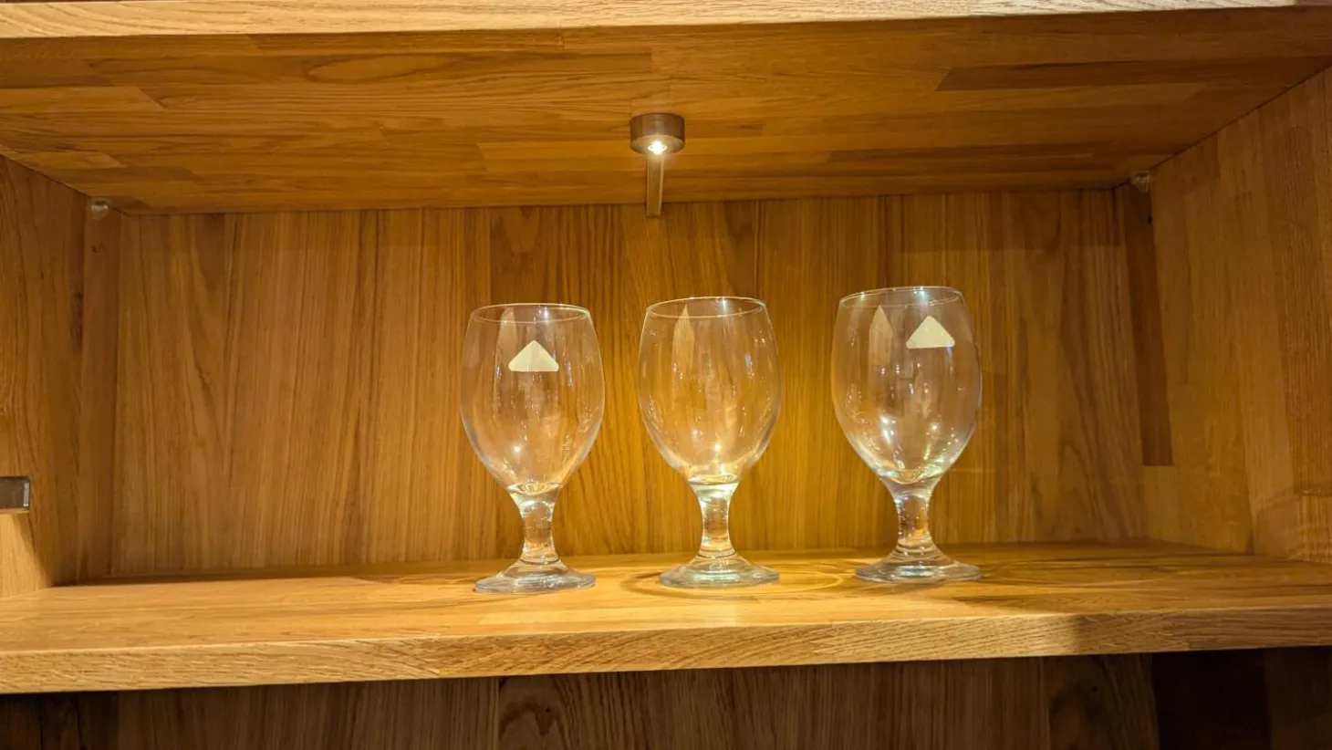 Highboard K2 Wildeiche Geölt Inklusive Beleuchtung Und Flaschenhalterung