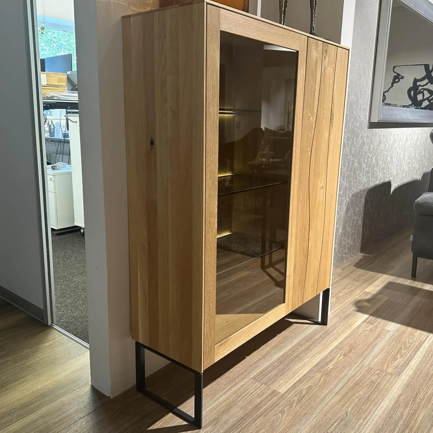 Highboard Mileto C Asteiche Gebürstet Geölt Gestell Metall Schwarz Mit LED Beleuchtung